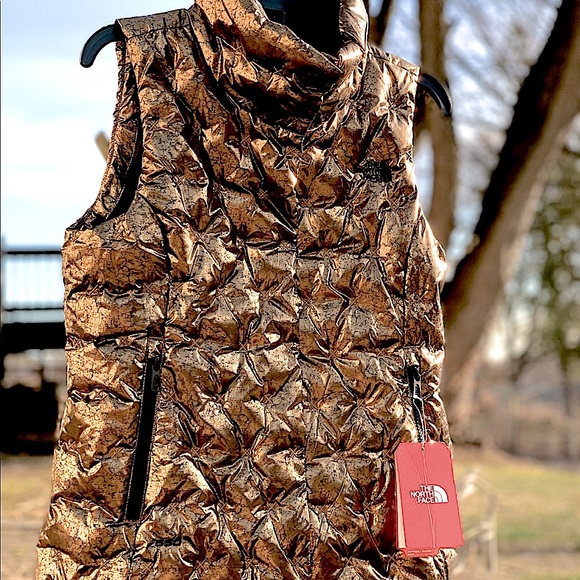 1 Left North Face Ltd Edition Goose Down Crop Puffer Vest - Picture 3 of 14